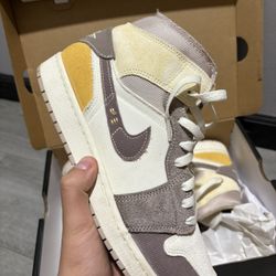 Air Jordan 1 mid SE craft MENS 11