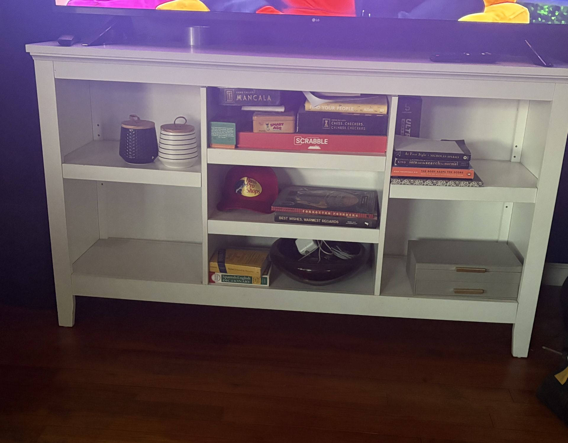 🪑 TV Stand / Media Console