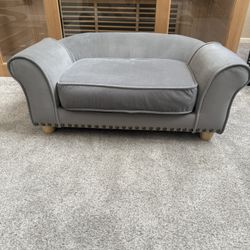 Critter Sitters 34 inch Faux Velvet Pet Bed Sofa for medium sized dogs & cats New Condition!