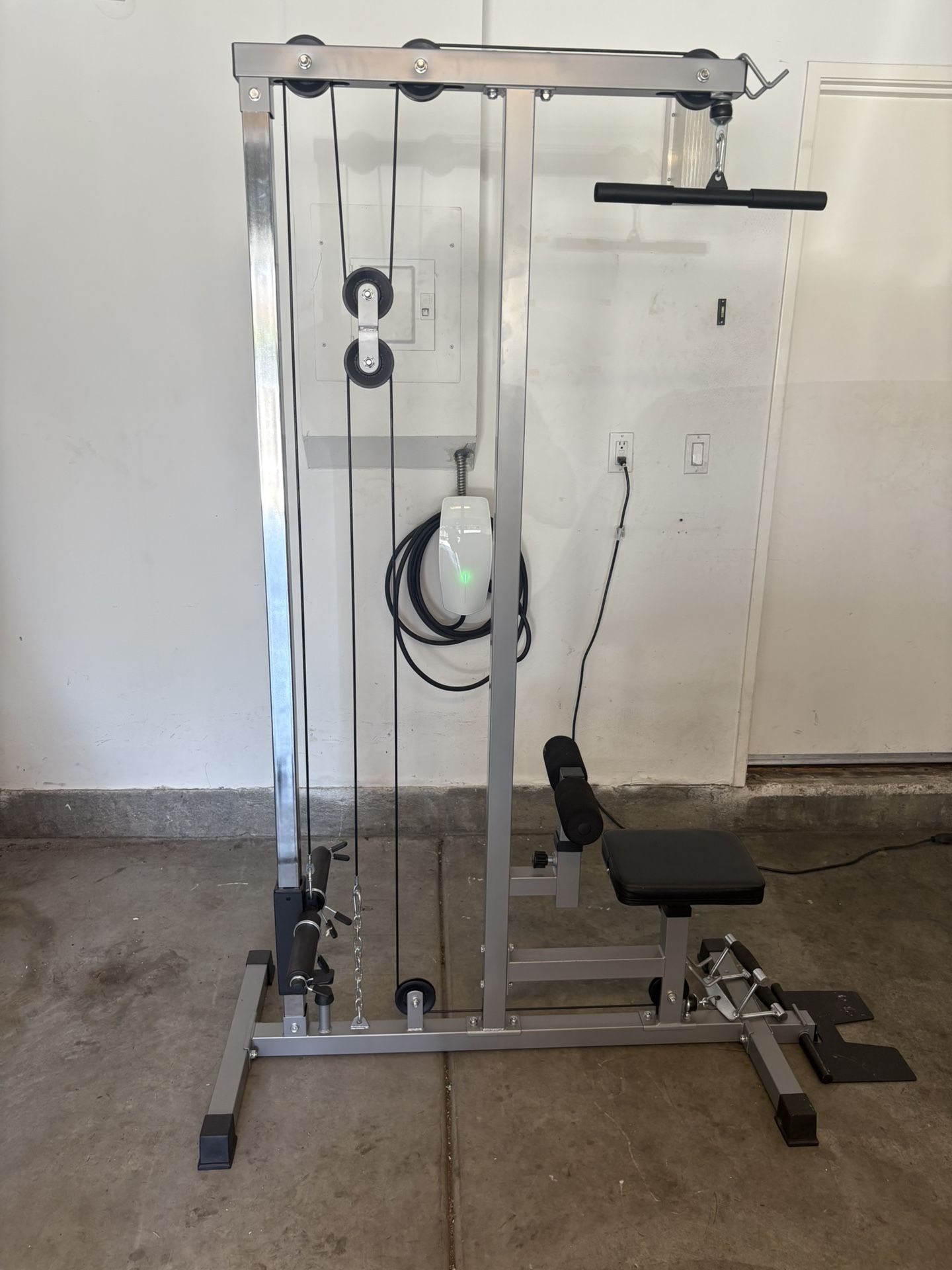 Plate Loaded Lat Pull Down