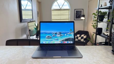 MacBook Pro 13in 2017 - MacOS Tahoe