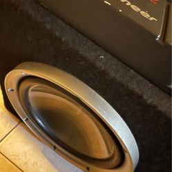12’ Inch Kenwood Sub  An Pinneor Amp