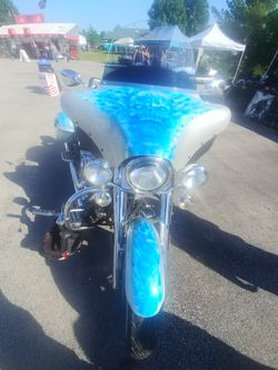 Custom paint on spot bring your motorcycle I'll paint it right here
