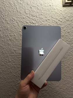 iPad Air 4th Generation 64GB + Apple Pencil (RENEWED) - Includes Charger