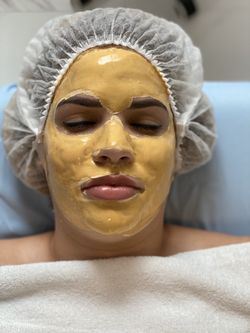 Skin Care. Dermaplaning
