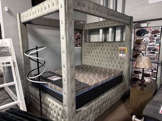 Stunning upholstered bed! $899 🖤📦 More colors!