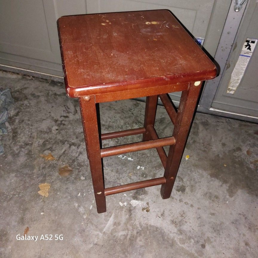2 foot sturdy stool