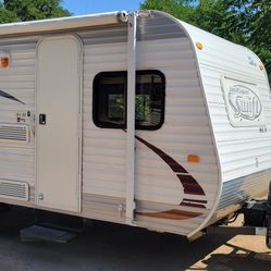 2014 JAYCO SWIFT Travel Trailer... 20 Feet ..... 2700 Pounds Empty 