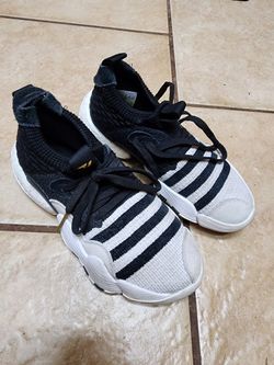 Basketball Shoes- Trae Young Size 3