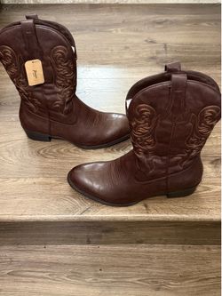 BOTAS NUEVAS  PARA HOMBRE SIZE 10.5