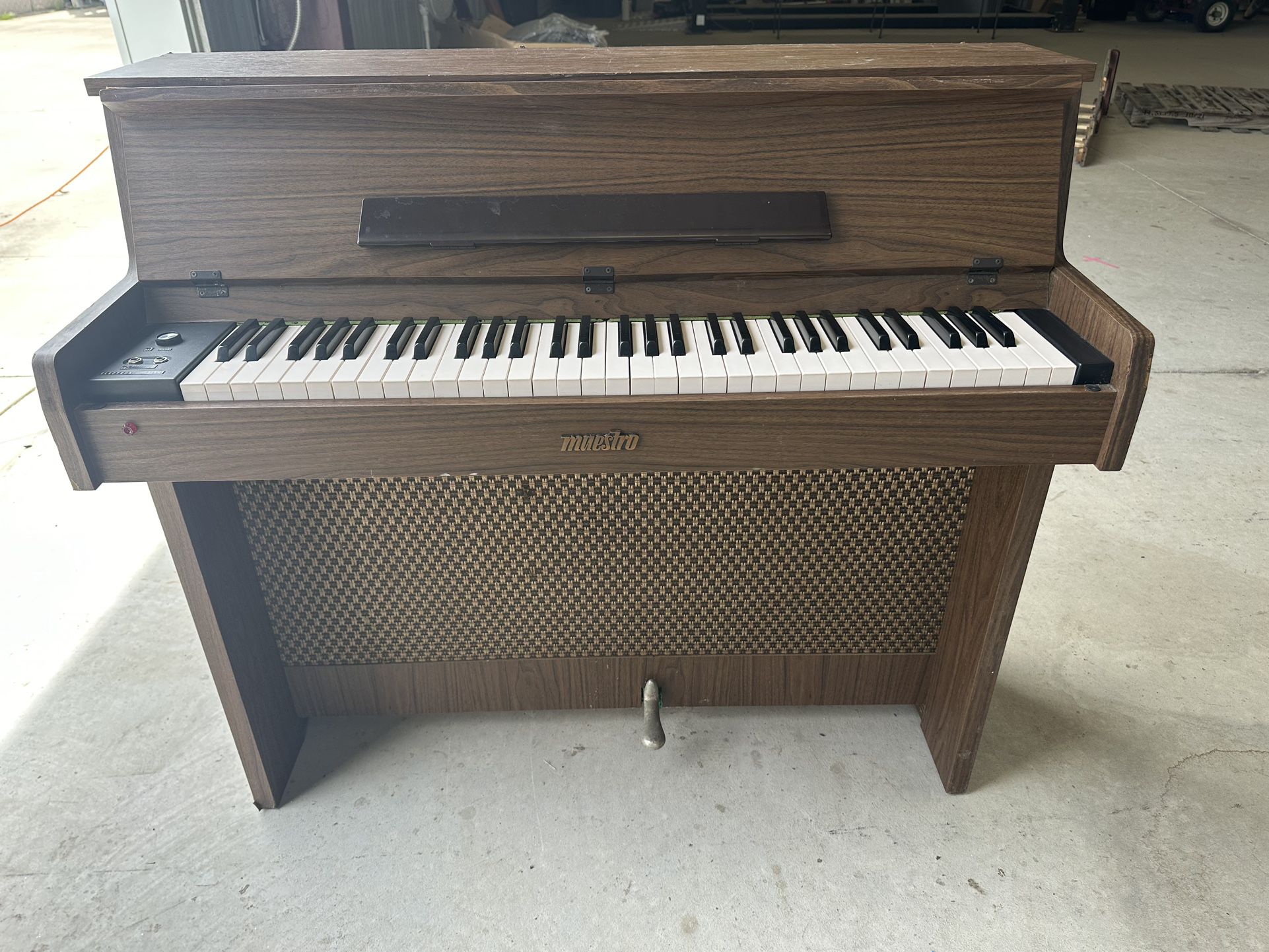 Maestro 64 Key Electric Piano