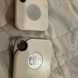 Tile Mate Bluetooth Tracker, Keys Finder and Item Locator, 