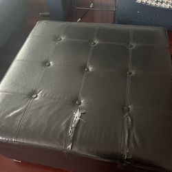 ottoman leather used w/ 4 storage drawers