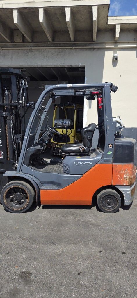Toyota Forklift 6000 Lbs Capacity Quad Mast
