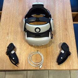 Meta Oculus Quest 3 with Accessories
