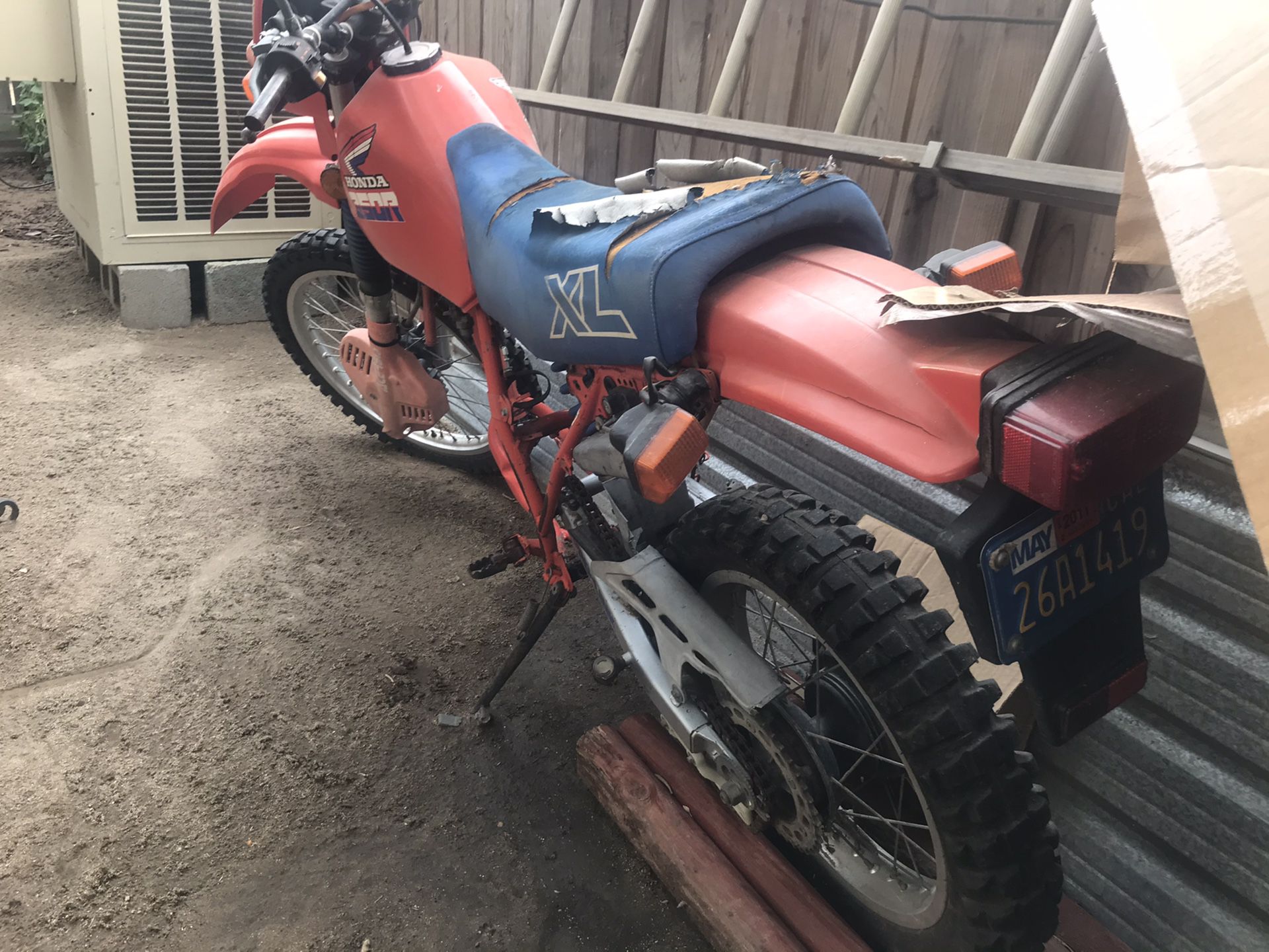 1986 Honda Xl dirt bike everything u see in the pics are intakes except the motor I have no paper wrk on the bike it was a family members I have no