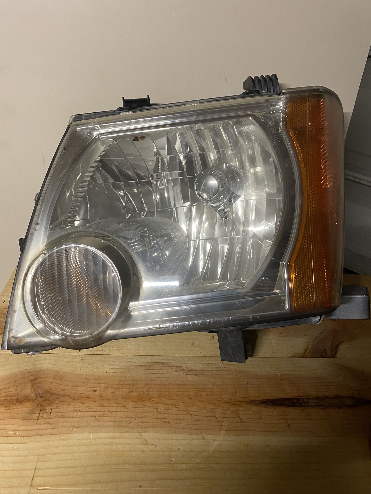 2014 Nissan Xterra Driver HeadLight