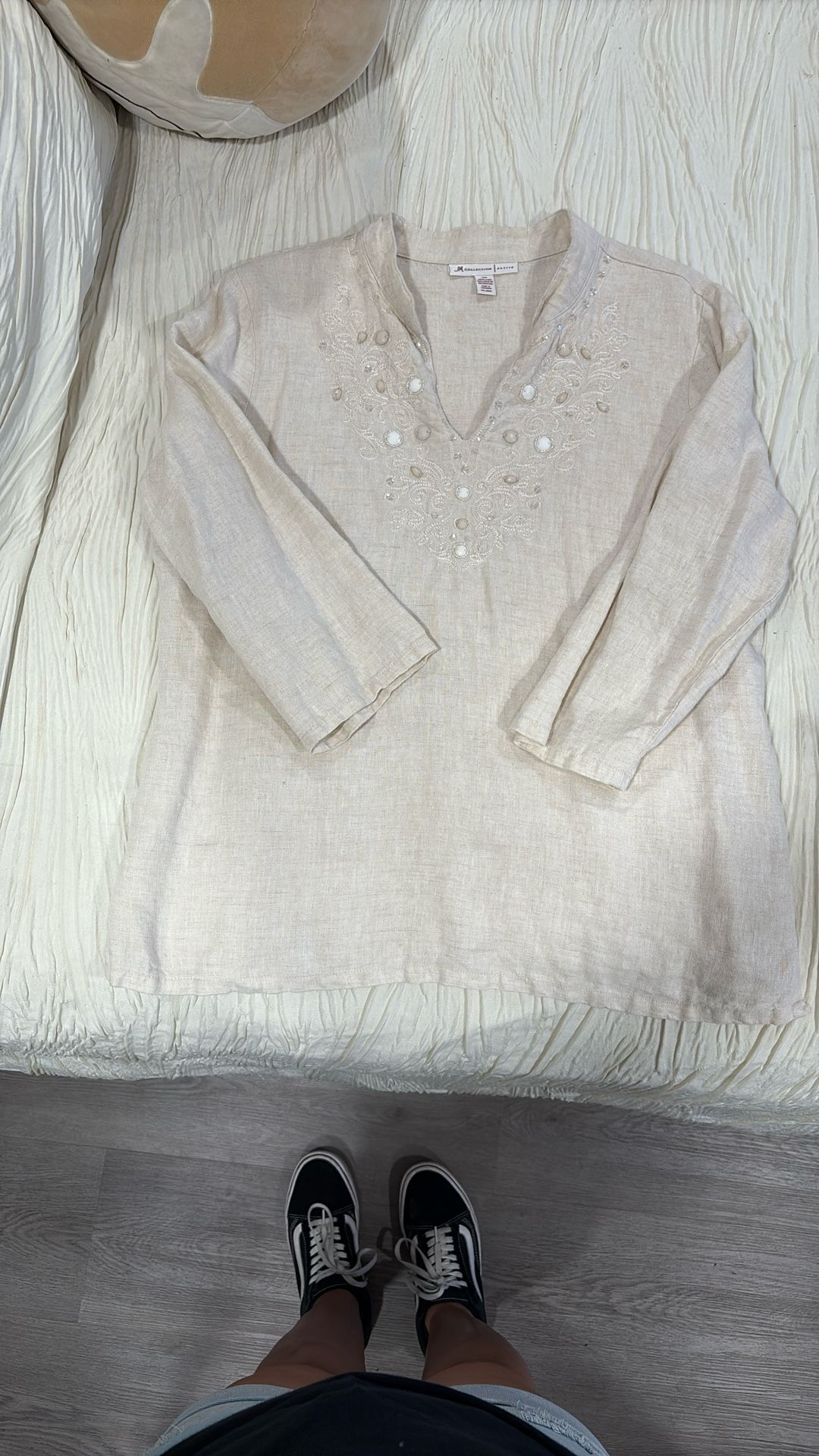 Really Nice JM Collection 100 % Linen With Embroidery And Sparkly Sequins Tunic Top. Size 14 Petite.