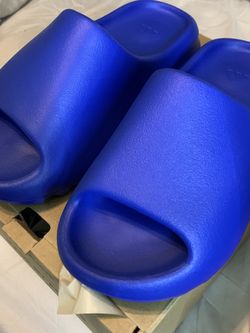 Yeezy Slides “Azure” 