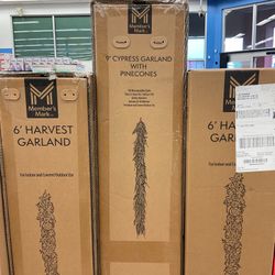 Member’s Mark Cypress Garland With Pinecones