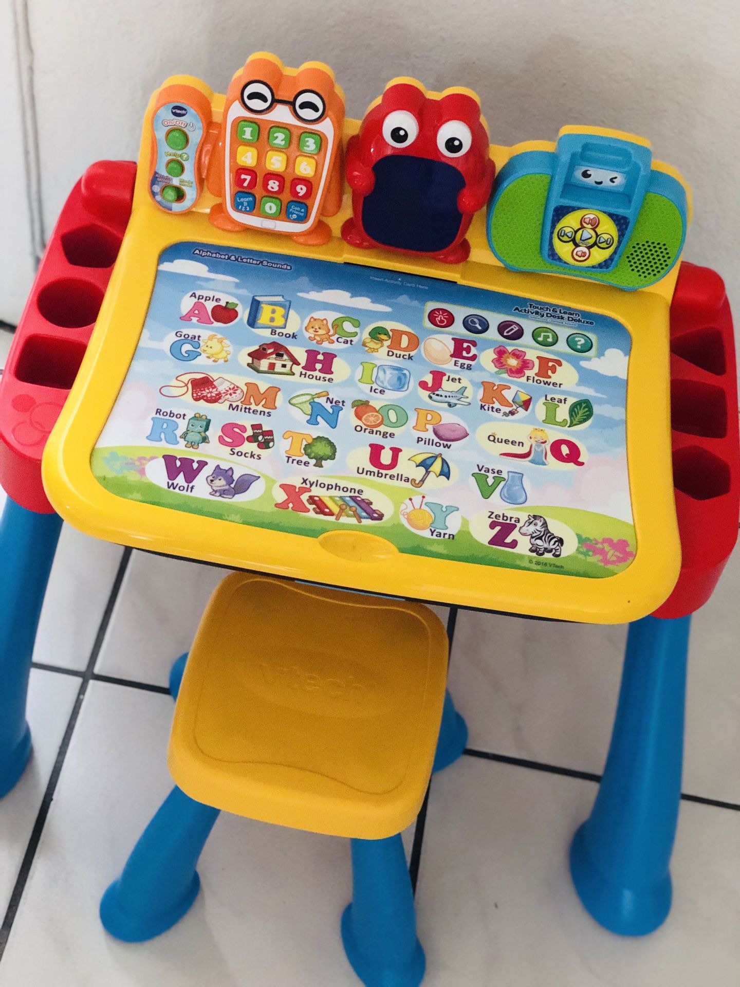 Touch and Learn Activity Desk Deluxe. Interactive Kids toys