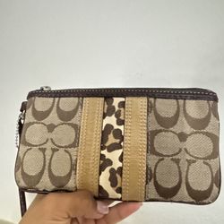 Coach : Cheetah Wrist Wallet 