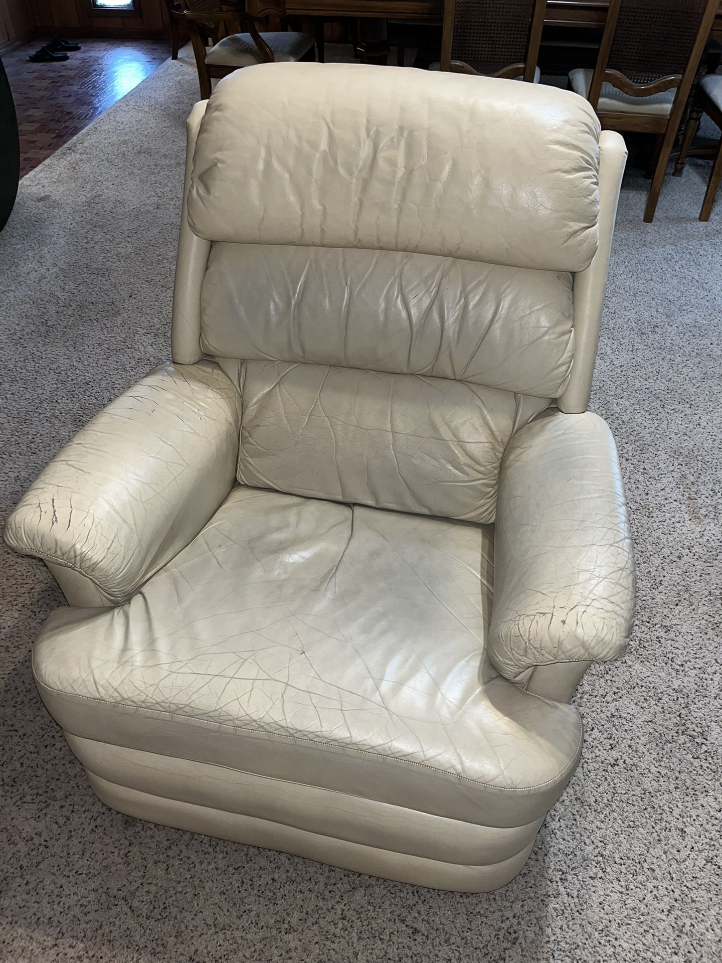Lazyboy Leather Recliner for Sale in San Antonio, TX OfferUp
