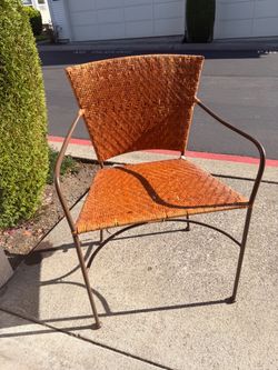 Woven Rattan Patio Dining Chair – Metal Frame – Great Condition