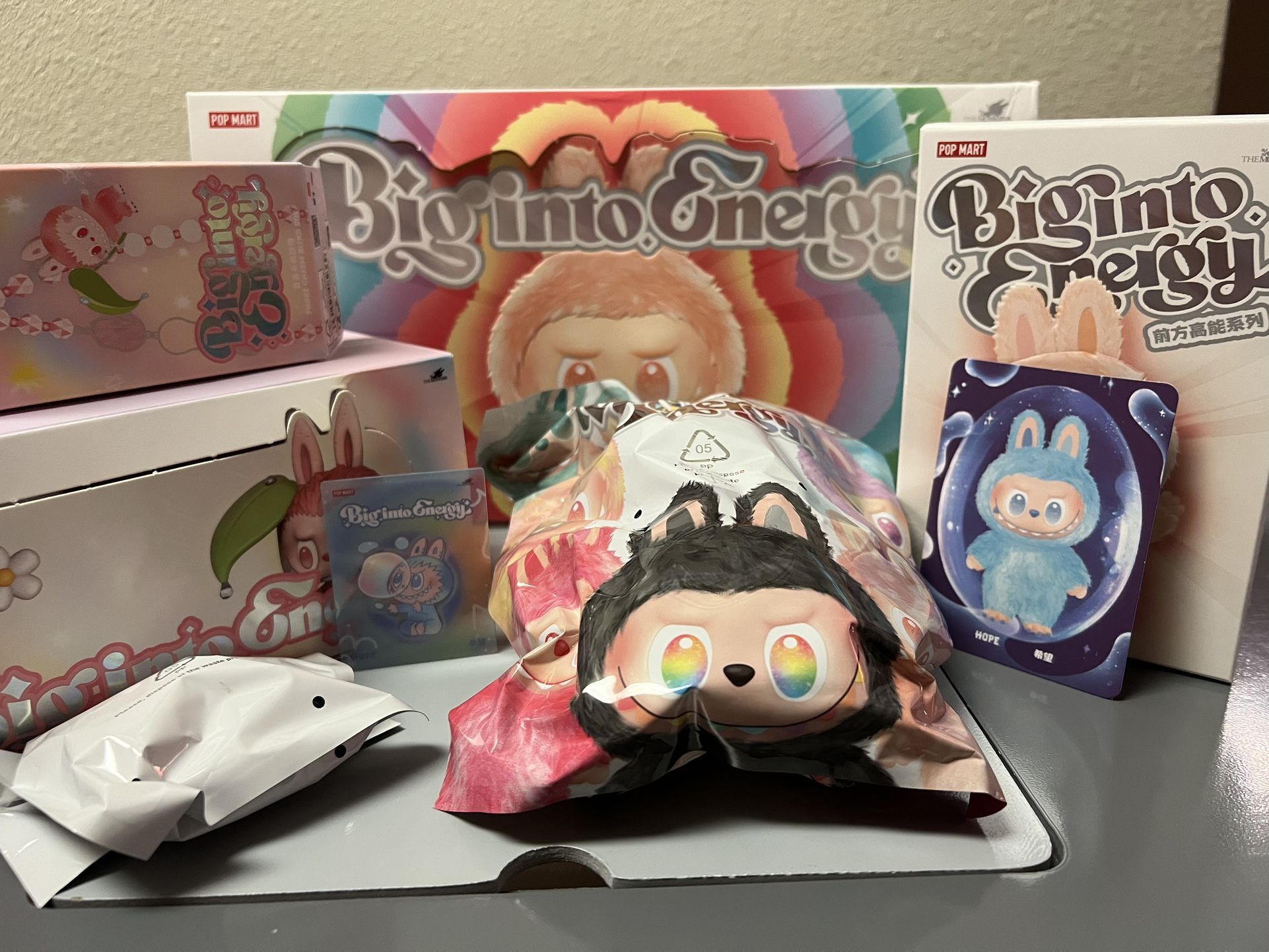 BIG INTO ENERGY BUNDLE - LABUBU V3 PLUSH & PHONE CHARM - HOPE