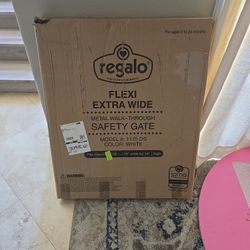 Regalo Flexi Extra Wide Metal Walk-through Safety Gate