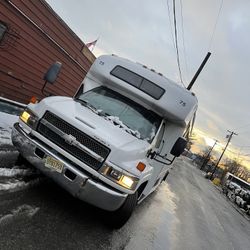 Bus 33 Passengers Chevy C5500