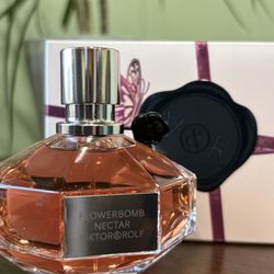 V&R Flowerbomb Nectar Perfume 