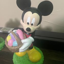Mickey Mouse Easter decor