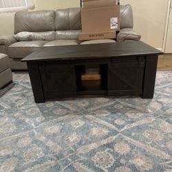 LIFT TOP COFFEE TABLE FOR SALE!