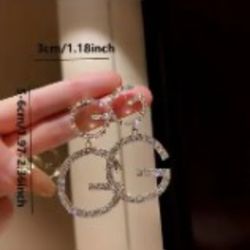 New & Packaged 💎G earrings Nuevo Y Empacado Aretes Elegantes 💎