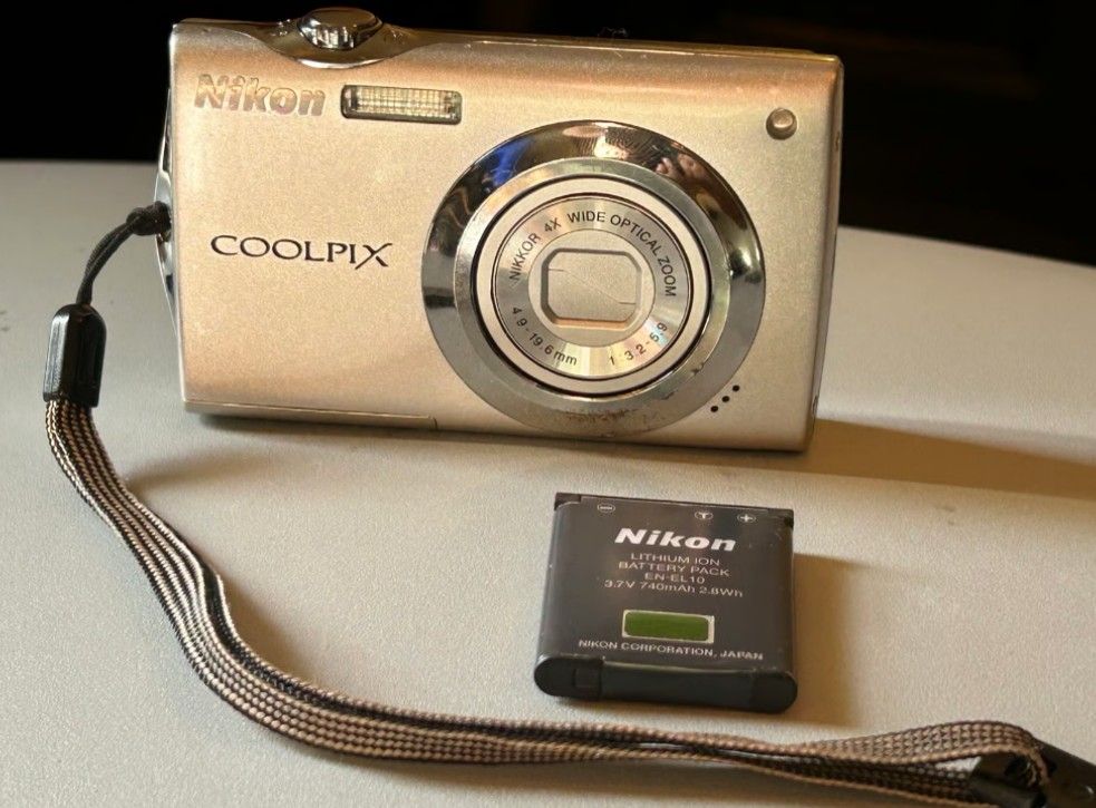 Nikon Coolpix S4000 Digital Camera