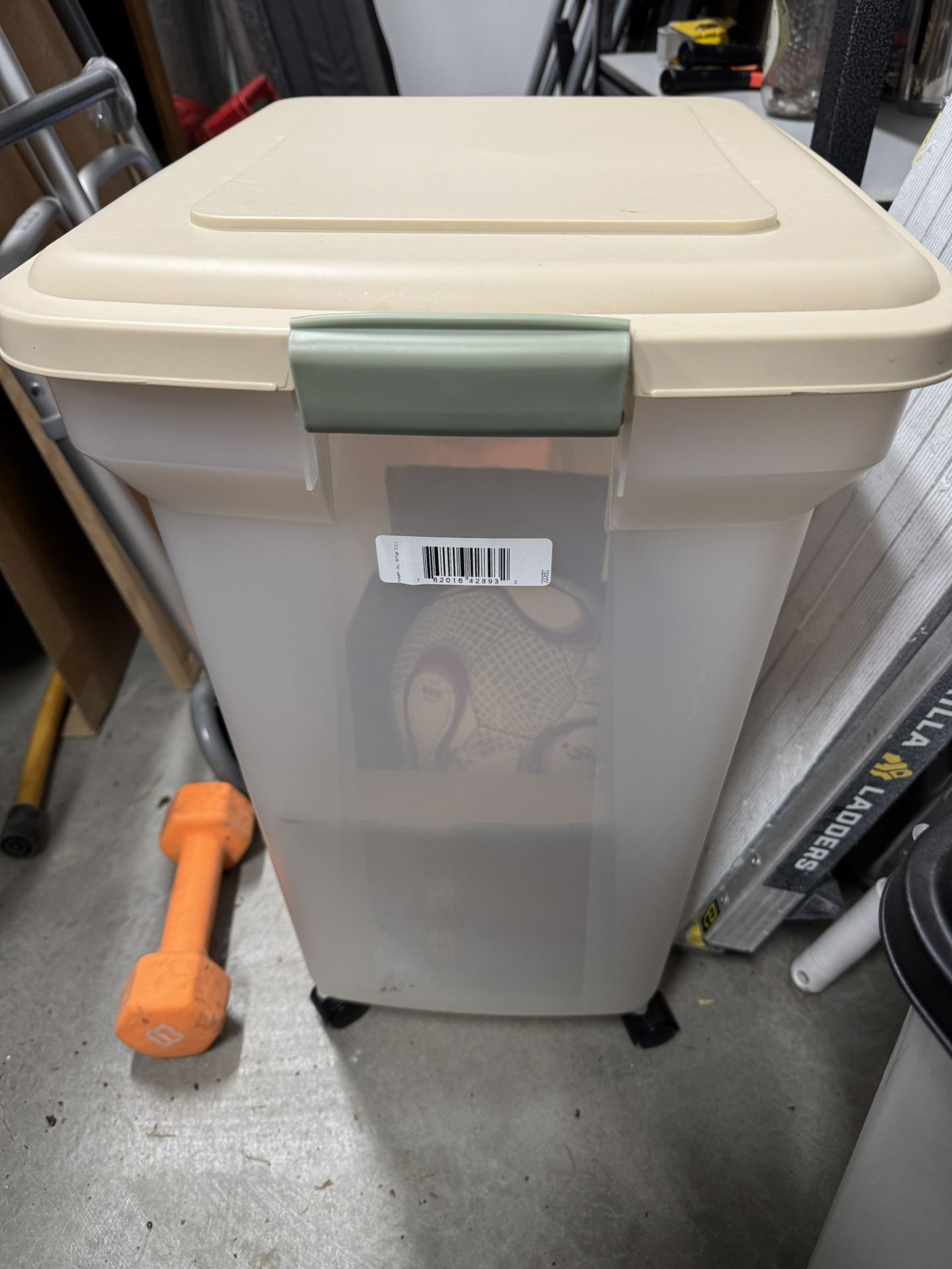 Pet Food containers 