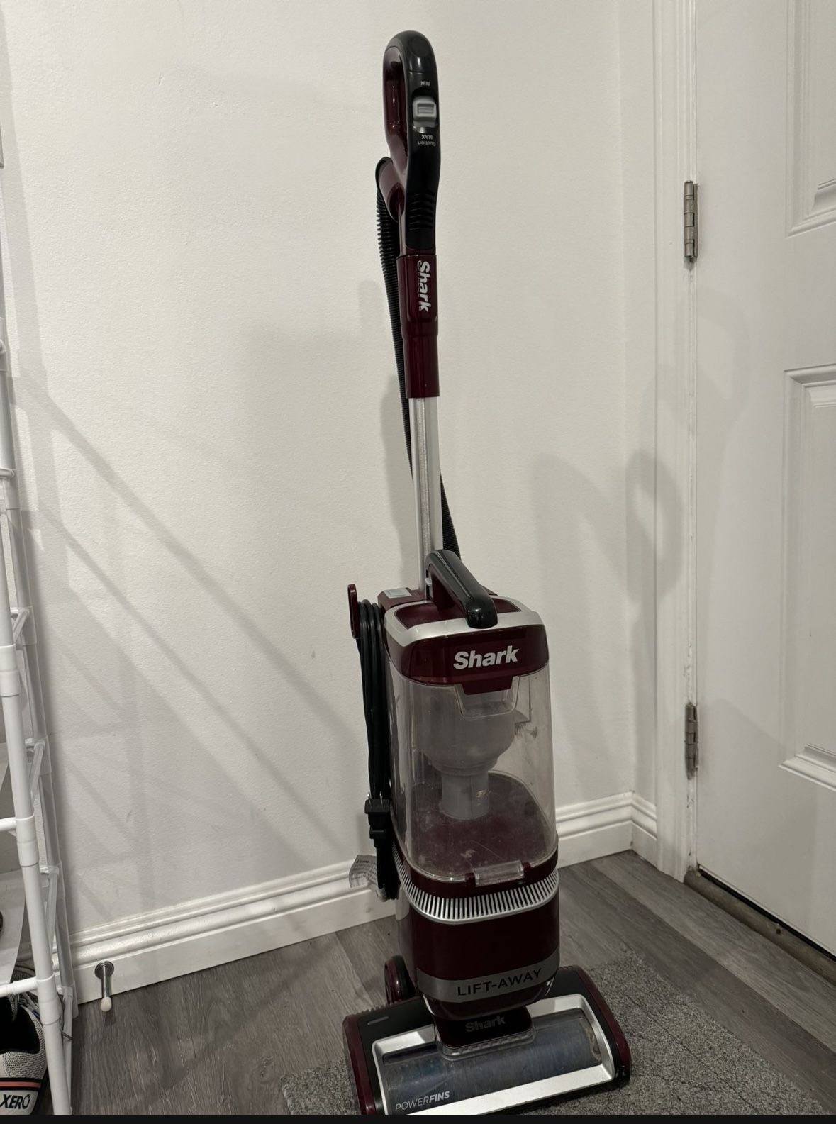 Shark Navigator Lift-Away ADV Upright Vacuum with PowerFins and Self-Cleaning Brushroll - LA401