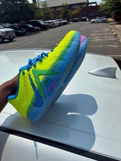 Basketball Shoes size13