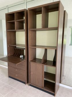 Book Shelving With Writing Desk