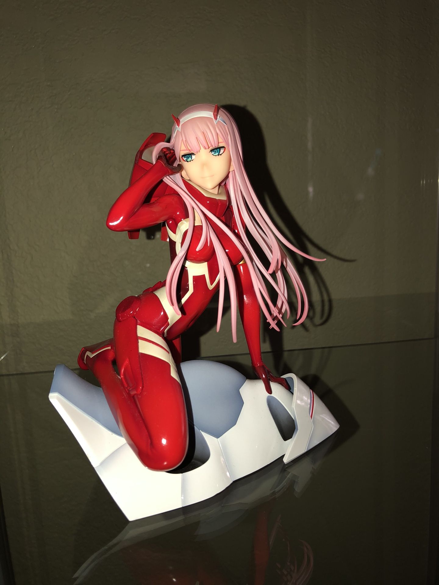 Zero Two 1/7 Scale Premium Figure *send offer*