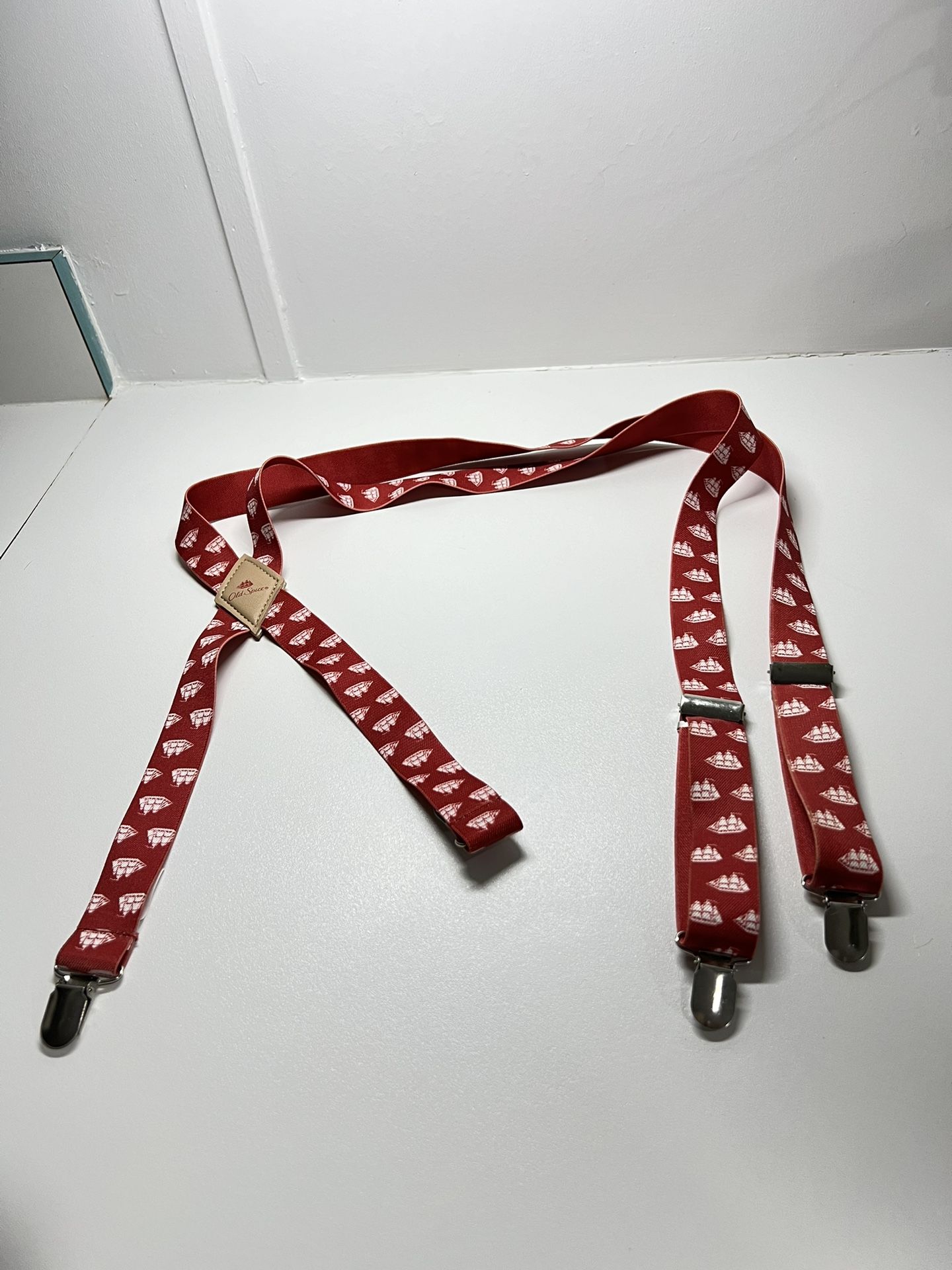 Super cute suspenders in good used condition. Adjustable.