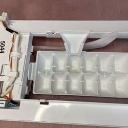 LG AEQ(contact info removed)3 Refrigerator Ice Maker Assembly