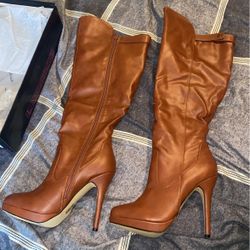 Size 8 Womens Boots New $15