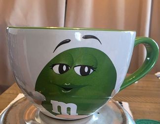12 https://offerup.com/redirect/?o=b3ouR3JlZW4=  M&M  Mug.