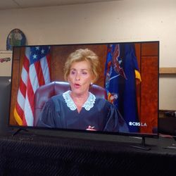 70 Inch Vizio Smart Beautiful Tv Comes With Remote Control Shows Great Picture Works Perfect Guaranteed 