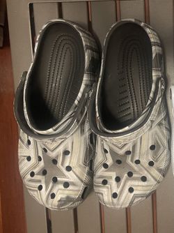crocs size 9 Man /11 woman