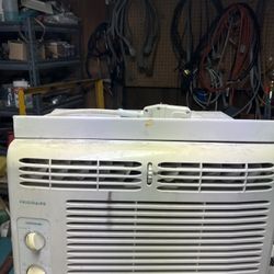 AC Window Unit 