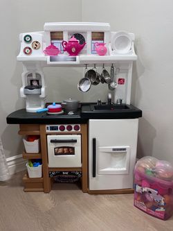 Kids play kitchen and accessories