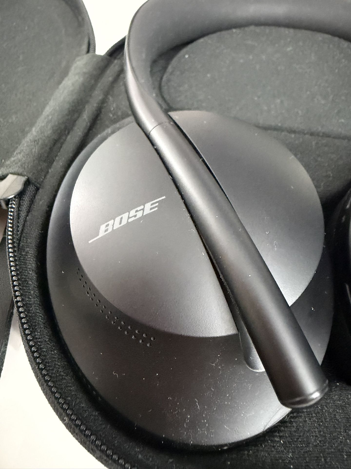 Bose Noise Cancelling Headphones 700 – Mint Condition + Case